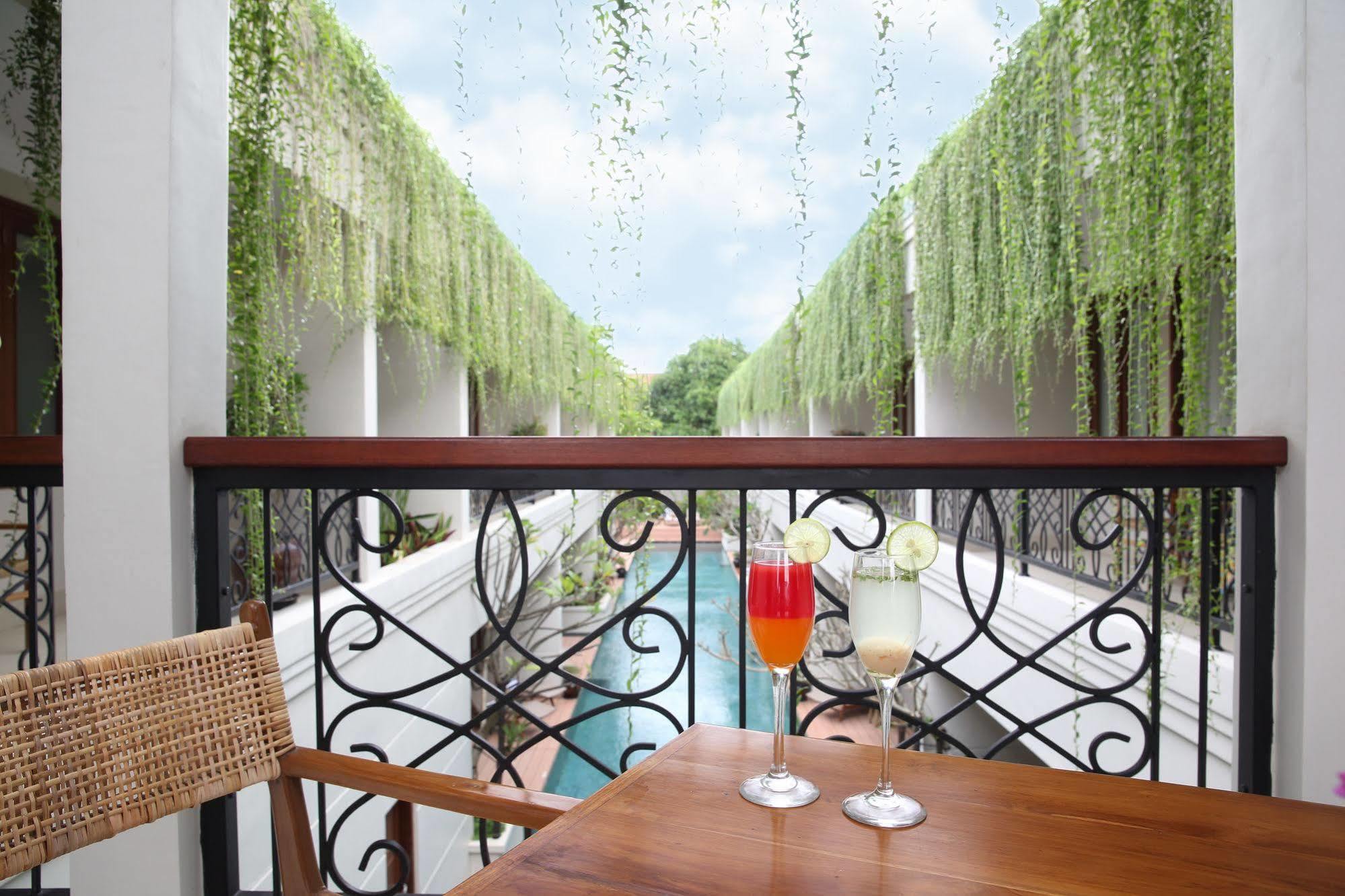 Seminyak Lagoon All Suites Hotel Экстерьер фото