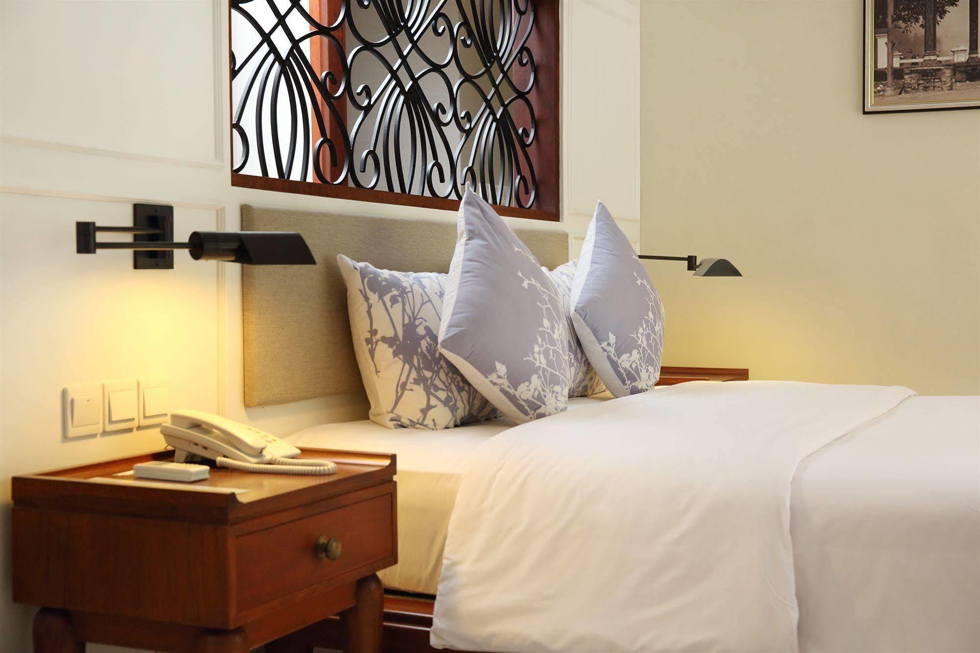 Seminyak Lagoon All Suites Hotel Экстерьер фото